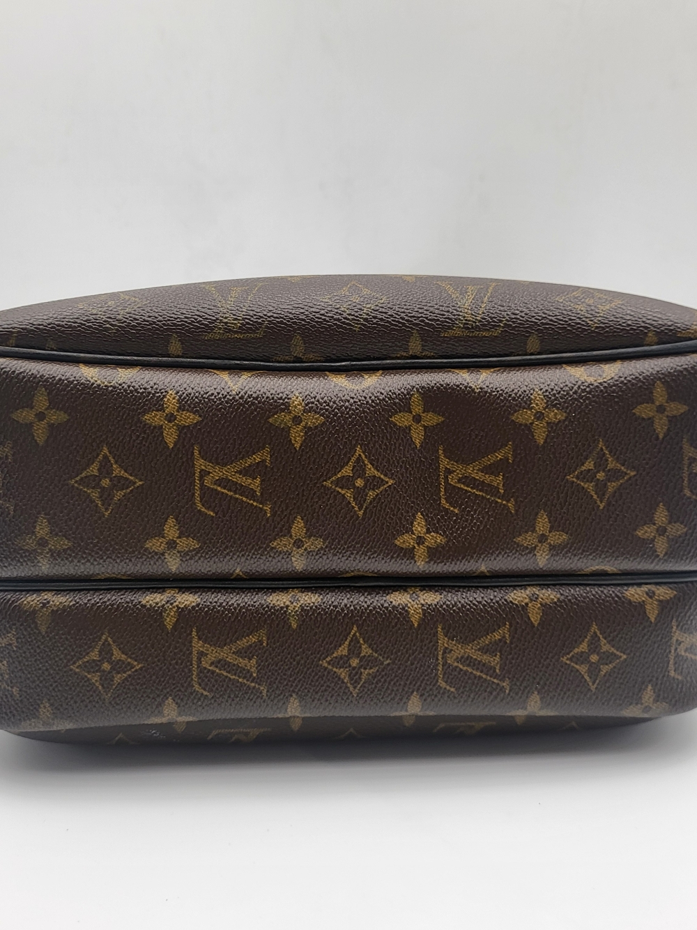 LOUIS VUITTON Monogram Canvas Reporter Bag.Authentic w/COA included!!! - Picture 5 of 16